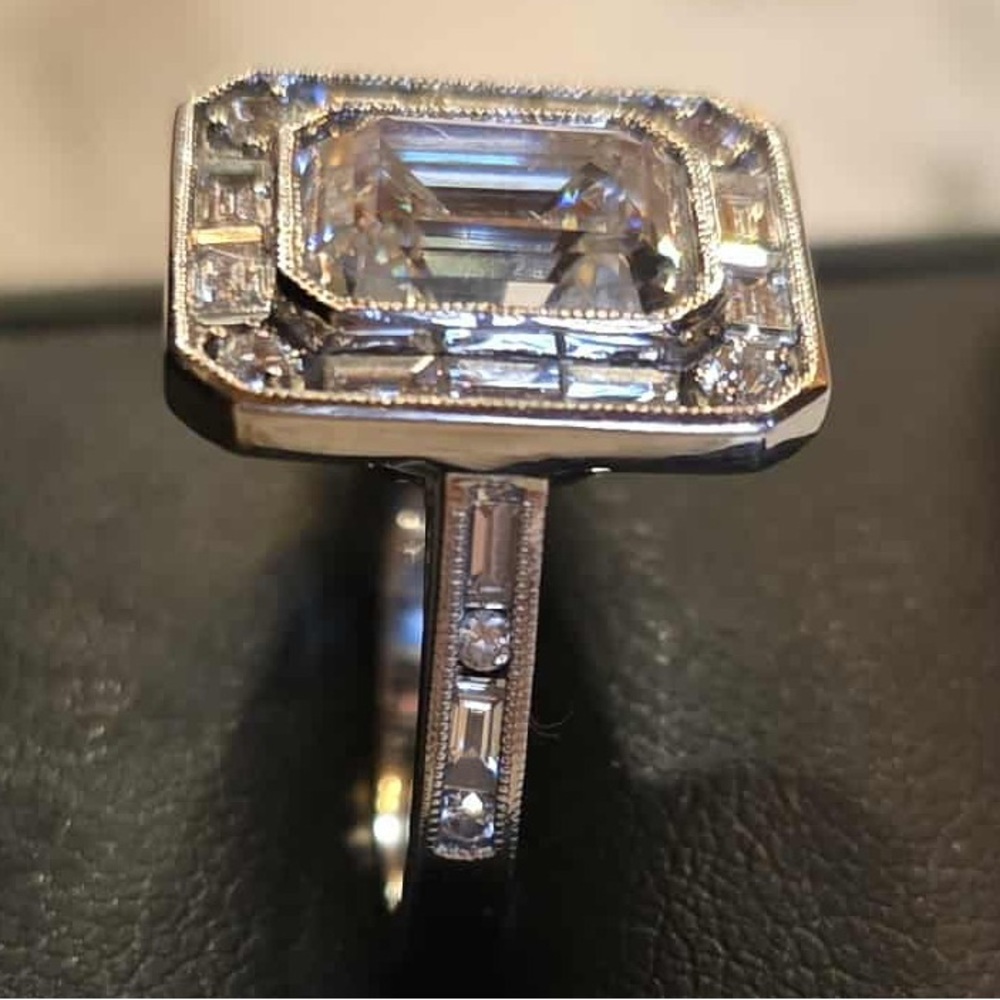 Debebians EMERALD HALO ENGAGEMENT RING. - Picture 3 of 11